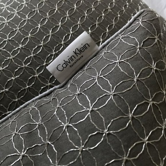 CALVIN KLEIN Throw Pillow Set - Down Filling - Picture 1 of 3
